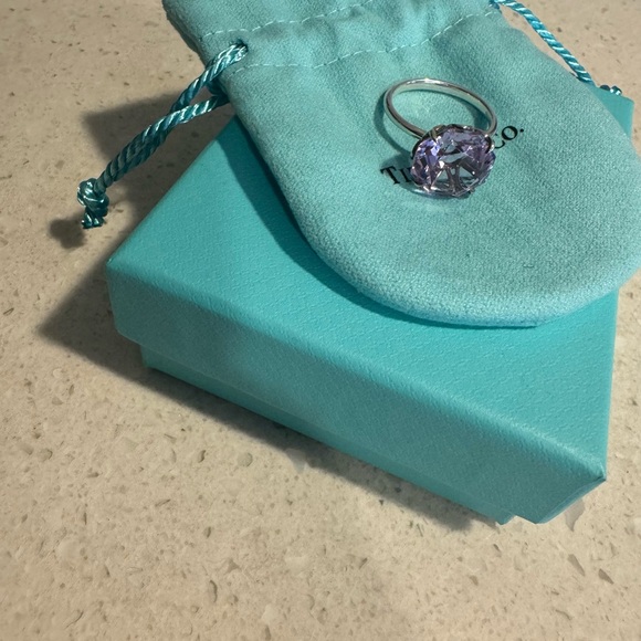 Tiffany & Co. Cocktail Ring with Amethyst Gem - Picture 3 of 3